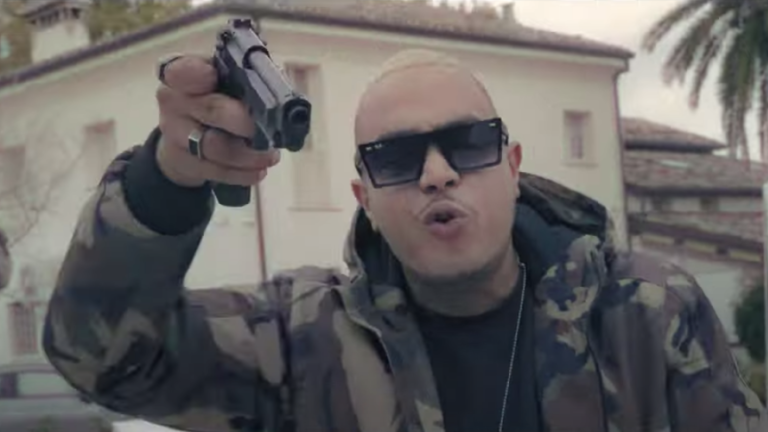 Nuovo videoclip, nuova denuncia. Trapper lughese e regista nei guai Nuovo videoclip, nuova denuncia. Trapper lughese e regista nei guai
