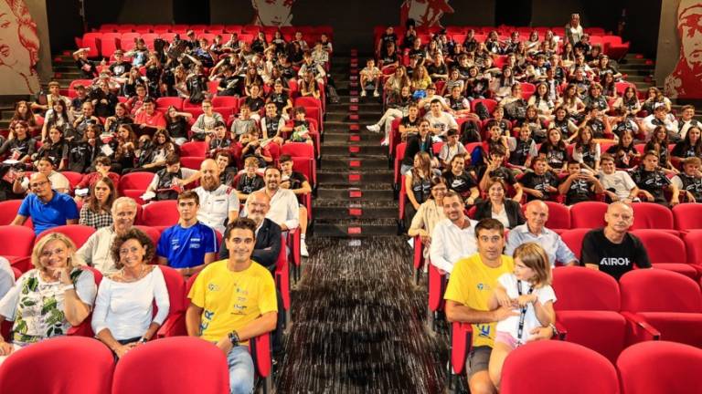 Misano, sicurezza in moto: donati 150 paraschiena ai ragazzi di terza media Misano, sicurezza in moto: donati 150 paraschiena ai ragazzi di terza media