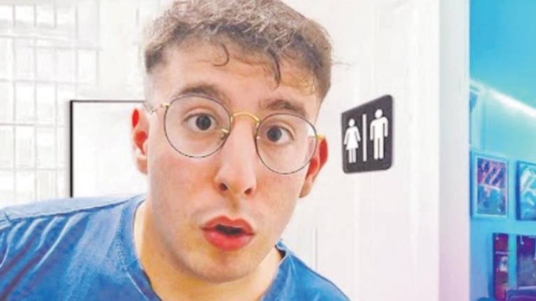 Il famoso youtuber con migliaia di follower “Favarigna33”, all’anagrafe Davide Favaloro, 21 anni Il famoso youtuber con migliaia di follower “Favarigna33”, all’anagrafe Davide Favaloro, 21 anni