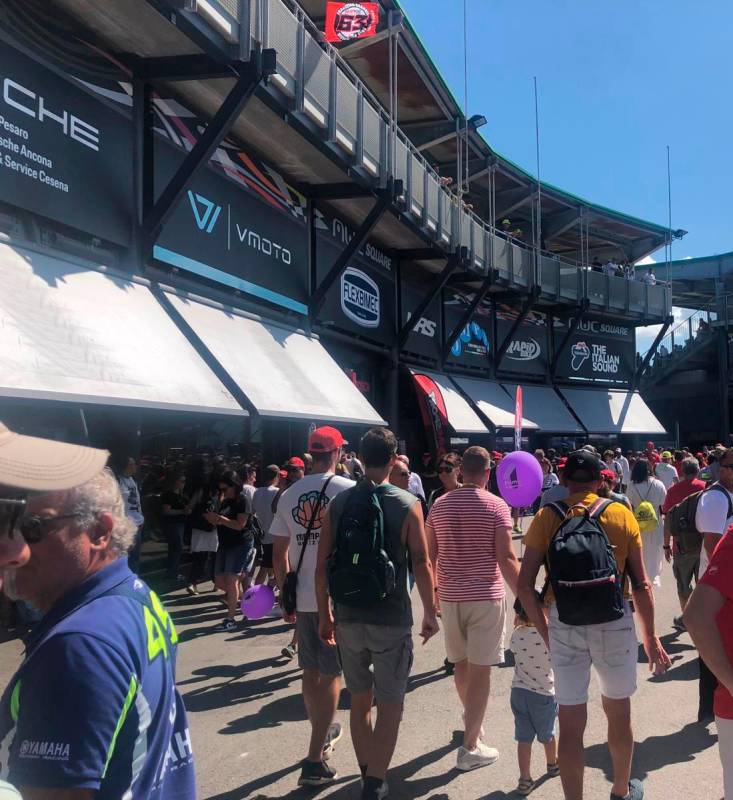 MotoGp, “Pecco, ho promesso alla mamma che farò il bagnetto con la tua saponetta”: sole e tanto pubblico a Misano VIDEO GALLERY MotoGp, “Pecco, ho promesso alla mamma che farò il bagnetto con la tua saponetta”: sole e tanto pubblico a Misano VIDEO GALLERY