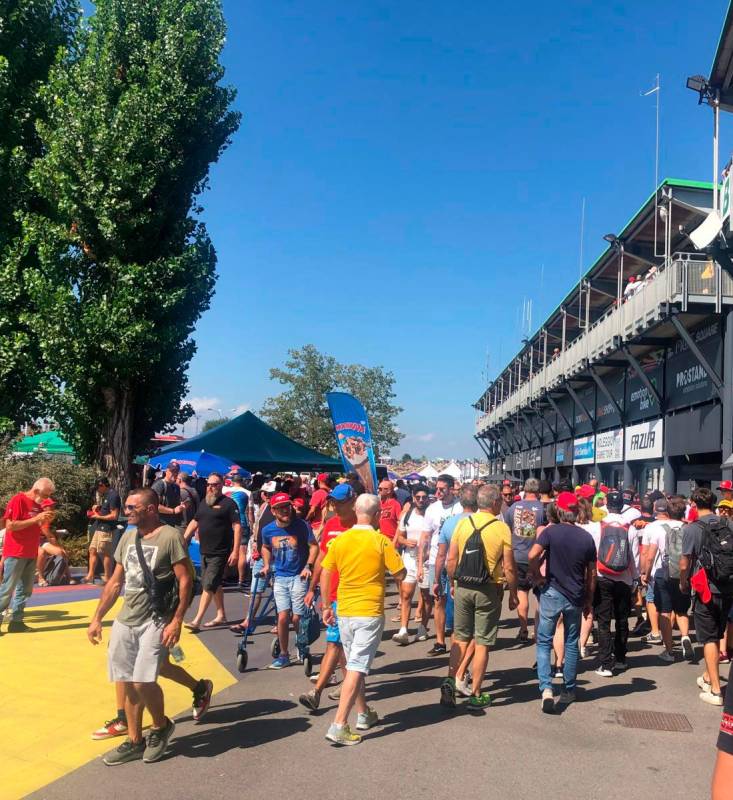 MotoGp, “Pecco, ho promesso alla mamma che farò il bagnetto con la tua saponetta”: sole e tanto pubblico a Misano VIDEO GALLERY MotoGp, “Pecco, ho promesso alla mamma che farò il bagnetto con la tua saponetta”: sole e tanto pubblico a Misano VIDEO GALLERY