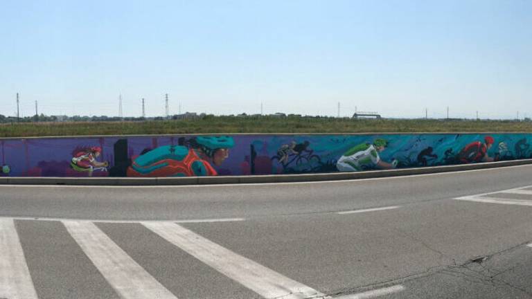 Murale all'ingresso di Cesenatico per raccontare la Nove Colli Murale all'ingresso di Cesenatico per raccontare la Nove Colli