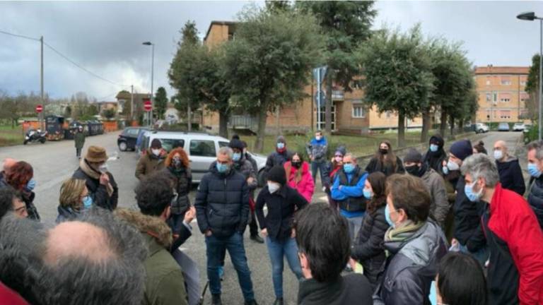 Protesta per antenna a Ina Casa. Comune scrive a Iliad: spostatela Protesta per antenna a Ina Casa. Comune scrive a Iliad: spostatela