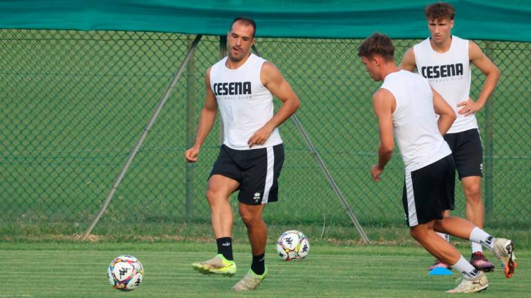L’attaccante Marco Olivieri durante il suo primo allenamento a Villa Silvia (foto Gianmaria Zanotti) L’attaccante Marco Olivieri durante il suo primo allenamento a Villa Silvia (foto Gianmaria Zanotti)