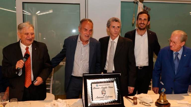 Da sinistra Giorgio Martino, Antonio Cabrini, Gianluca Vicini, il sindaco Enzo Lattuca e il presidente del Panathlon Club Cesena Dionigio Dionigi (Zanotti) Da sinistra Giorgio Martino, Antonio Cabrini, Gianluca Vicini, il sindaco Enzo Lattuca e il presidente del Panathlon Club Cesena Dionigio Dionigi (Zanotti)