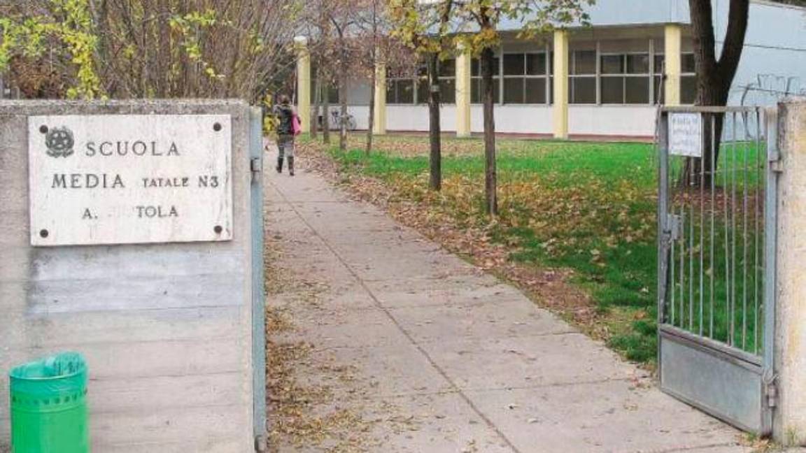 Rimini. Molesta due ragazzine mentre vanno alla scuola media. Scatta l’allarme, il sospettato è un trentenne Rimini. Molesta due ragazzine mentre vanno alla scuola media. Scatta l’allarme, il sospettato è un trentenne