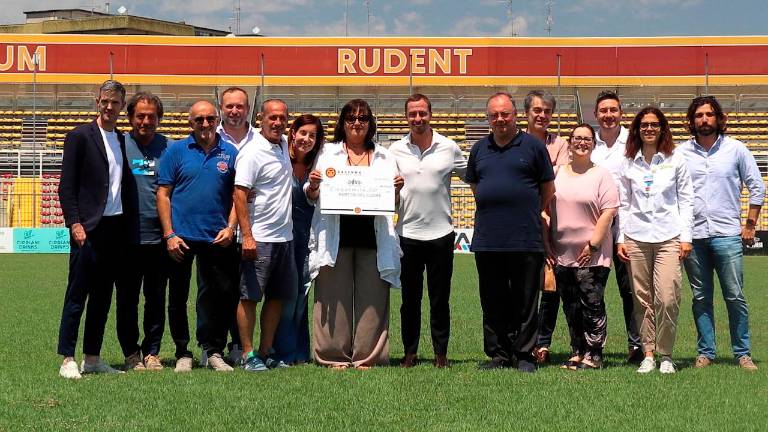 Ravenna, consegnato ad Advs il ricavato della “Partita del cuore” Ravenna, consegnato ad Advs il ricavato della “Partita del cuore”