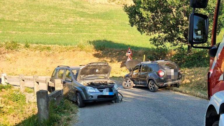 Tredozio, dopo l’incidente resta bloccato nell’auto: soccorso dai Vigili del Fuoco Tredozio, dopo l’incidente resta bloccato nell’auto: soccorso dai Vigili del Fuoco