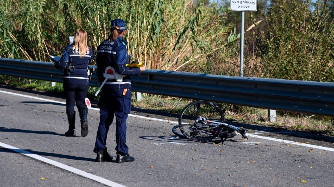 Auto travolge un gruppo ciclisti a Fratta Terme: morto il 57enne di Ravenna - Gallery