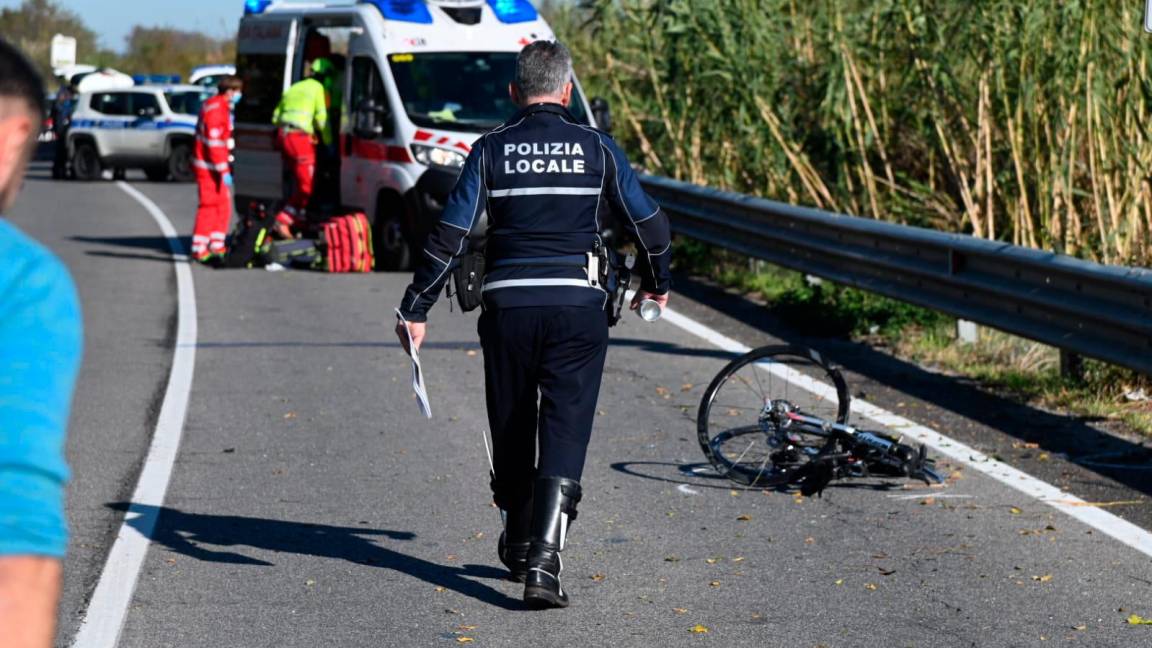 Auto travolge un gruppo ciclisti a Fratta Terme: morto il 57enne di Ravenna - Gallery