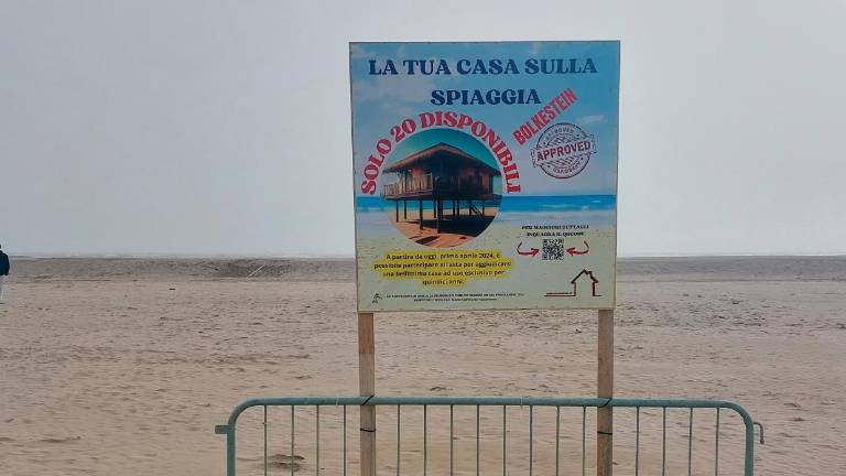 “Cervia, compra la tua casa nella spiaggia”: ma il cartellone è un pesce d’aprile