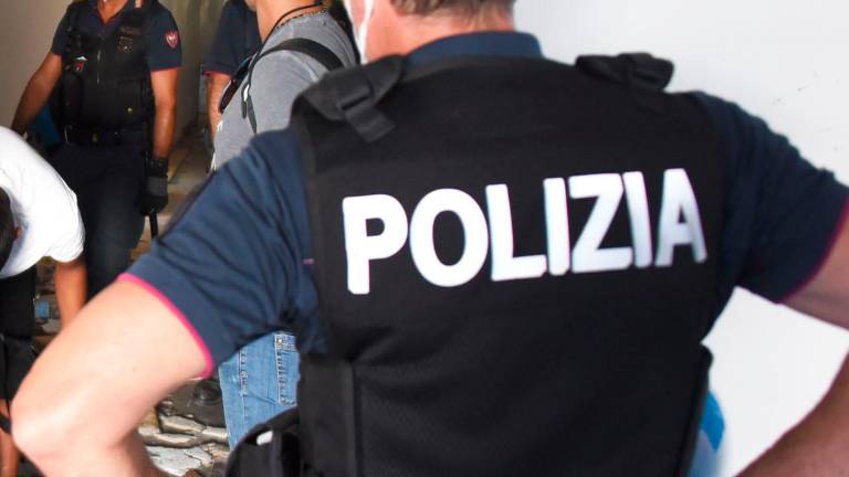 Rimini, “mi hai tamponato, dammi 100 euro”: prova il finto incidente, ma vuole truffare un poliziotto e viene arrestato Rimini, “mi hai tamponato, dammi 100 euro”: prova il finto incidente, ma vuole truffare un poliziotto e viene arrestato