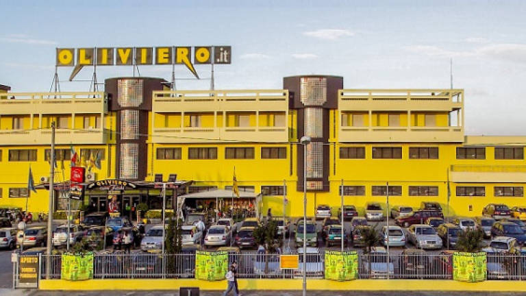 Paura a Misano. Bimbo di due anni si chiude in auto sotto al sole Paura a Misano. Bimbo di due anni si chiude in auto sotto al sole