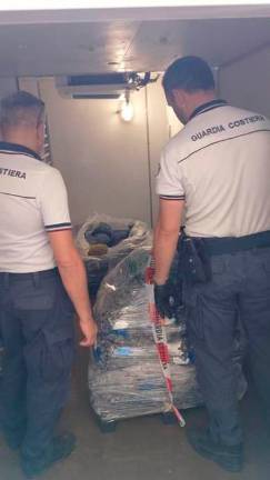 Cervia, sequestrati 280 chili di vongole non tracciate: 1.500 euro di multa Cervia, sequestrati 280 chili di vongole non tracciate: 1.500 euro di multa