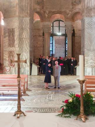 Re Carlo III a San Vitale (foto Fiorentini) Re Carlo III a San Vitale (foto Fiorentini)