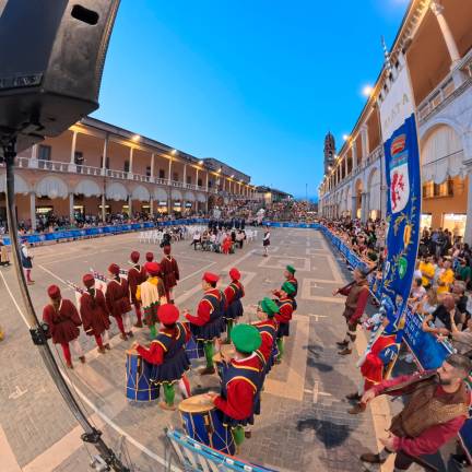 Faenza, Campionati italiani sbandieratori: città invasa da appassionati da tutta Italia - Gallery Faenza, Campionati italiani sbandieratori: città invasa da appassionati da tutta Italia - Gallery