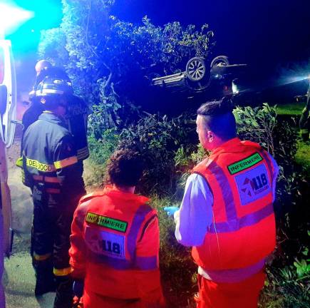 Rimini, incidente: si ribalta con il Suv e finisce nel giardino di una villetta