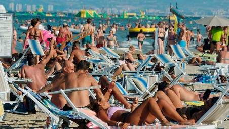 Rimini, il turismo è un business da 1,5 miliardi, nella top ten italiana anche Cesenatico, Riccione e Cervia
