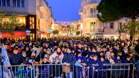 Riccione accende l’albero di Natale, inizia la festa