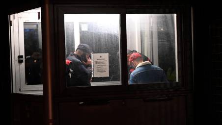 I due tifosi che sono stati fermati dai Carabinieri al palazzetto di Forlì (foto Fabio Blaco)