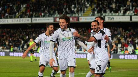 La gioia bianconera dopo il gol di Pieraccini (Zanotti)