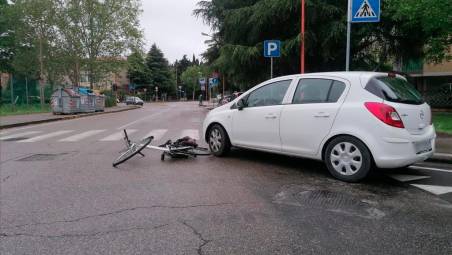 Cesena, incidente: 80enne in auto investe donna 77enne in bici