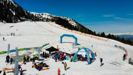 Quella pista da sci sembra Misano: un beach party a 2mila metri a Obereggen