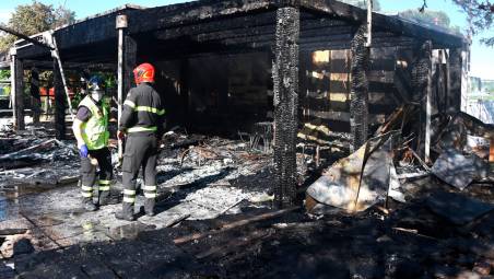 Il Kiosko Vincanto è andato in fiamme nella notte tra domenica e lunedì 15 aprile