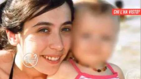 Carlotta, la ex compagna di Andrea Palermo, con la bimba che l’uomo non vede ormai da 9 anni