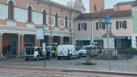 Sosta selvaggia: il sindaco di Cesenatico sgrida Poste Italiane su Facebook