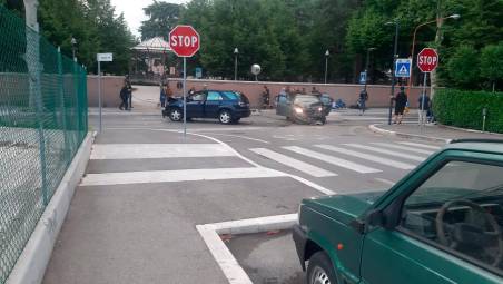 Incidente frontale a Cesena: traffico in tilt in via Padre Vicinio da Sarsina