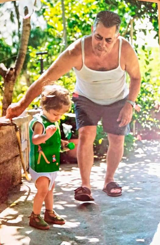 Denise da bambina con il nonno Denise da bambina con il nonno