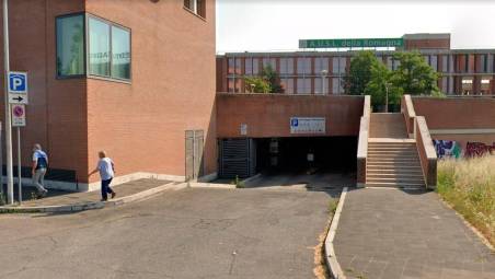 Cesena: «Pericoli e sporcizia abitano nel parcheggio»