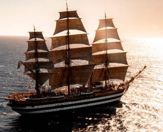 La nave Amerigo Vespucci (foto tourvespucci.it) La nave Amerigo Vespucci (foto tourvespucci.it)