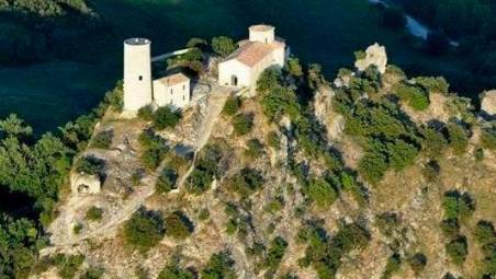 Un veggente al santuario di Saiano, la comunità si divide
