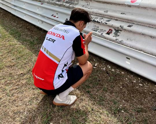 MotoGp a Misano, 14 anni fa la morte di Tomizawa, l’omaggio di Nakagami: “Sempre con te amico mio” MotoGp a Misano, 14 anni fa la morte di Tomizawa, l’omaggio di Nakagami: “Sempre con te amico mio”