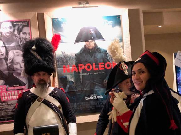 A Cesena un tuffo nel passato con le truppe napoleoniche schierate al cinema Eliseo A Cesena un tuffo nel passato con le truppe napoleoniche schierate al cinema Eliseo