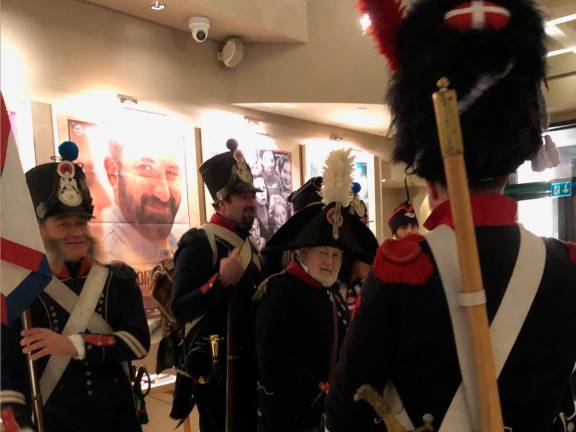 A Cesena un tuffo nel passato con le truppe napoleoniche schierate al cinema Eliseo A Cesena un tuffo nel passato con le truppe napoleoniche schierate al cinema Eliseo