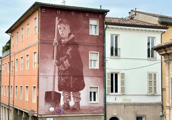 “Il mio murale è un omaggio al cuore di Faenza dopo l’alluvione” VIDEO GALLERY