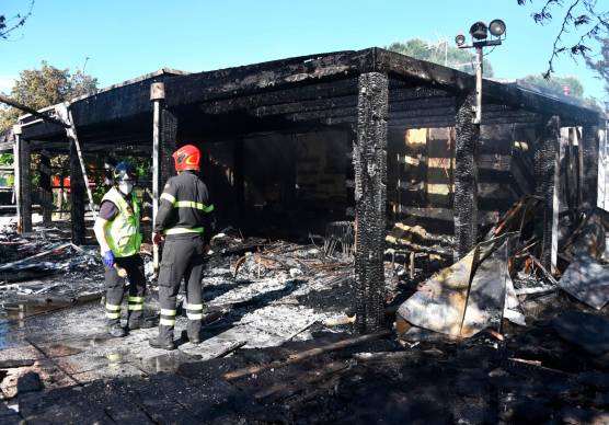 Il locale di Filippo Malatesta andato a fuoco (foto Manuel Migliorini)