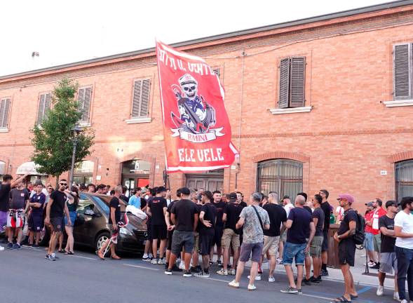 Gli ultras del Rimini alla proprietà: “O pagate o ve ne andate” VIDEO Gli ultras del Rimini alla proprietà: “O pagate o ve ne andate” VIDEO