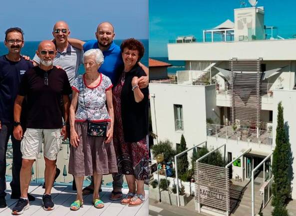I vecchi titolari che proseguono nella gestione e a destra l’albergo Madalù I vecchi titolari che proseguono nella gestione e a destra l’albergo Madalù