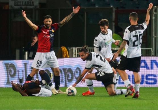 La punta del Gubbio Gabriele Bernardotto nel match contro il Cesena al Manuzzi (Zanotti)