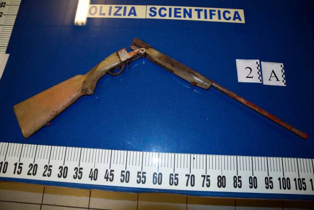 Scoperti quattro fucili e un revolver nascosti in un podere della Bassa Romagna Scoperti quattro fucili e un revolver nascosti in un podere della Bassa Romagna