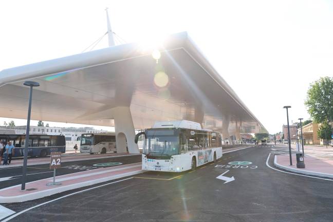 Cesena, ecco la nuova autostazione. Il sindaco Lattuca: “Diventerà un simbolo della città” - Gallery Cesena, ecco la nuova autostazione. Il sindaco Lattuca: “Diventerà un simbolo della città” - Gallery