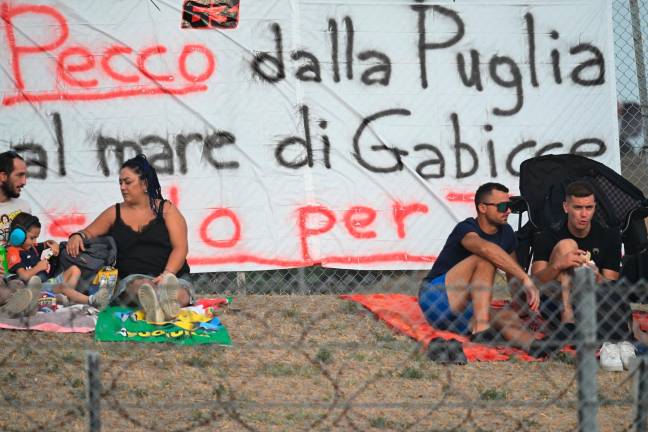 “Se sei incerto, tieni aperto”: gli striscioni per la MotoGp a Misano - Gallery “Se sei incerto, tieni aperto”: gli striscioni per la MotoGp a Misano - Gallery
