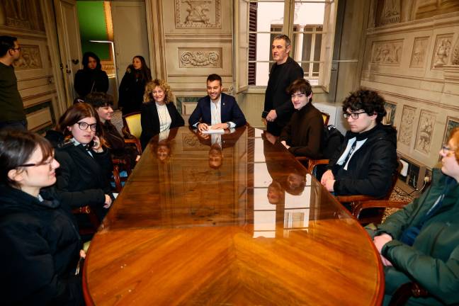 Imola, gli studenti in piazza: “Ci servono più aule, non più bombe” VIDEO GALLERY Imola, gli studenti in piazza: “Ci servono più aule, non più bombe” VIDEO GALLERY