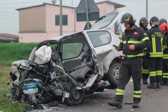 Ravenna, terribile incidente frontale: muore a 20 anni Ravenna, terribile incidente frontale: muore a 20 anni
