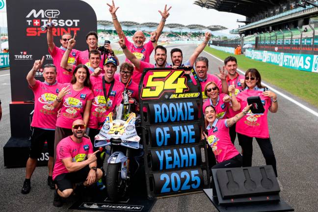 Il Gresini Racing festeggia Aldeguer Il Gresini Racing festeggia Aldeguer