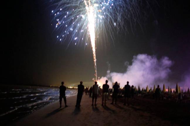 Cesenatico, un bagno di folla per la Notte Rosa 2025 - Gallery Cesenatico, un bagno di folla per la Notte Rosa 2025 - Gallery
